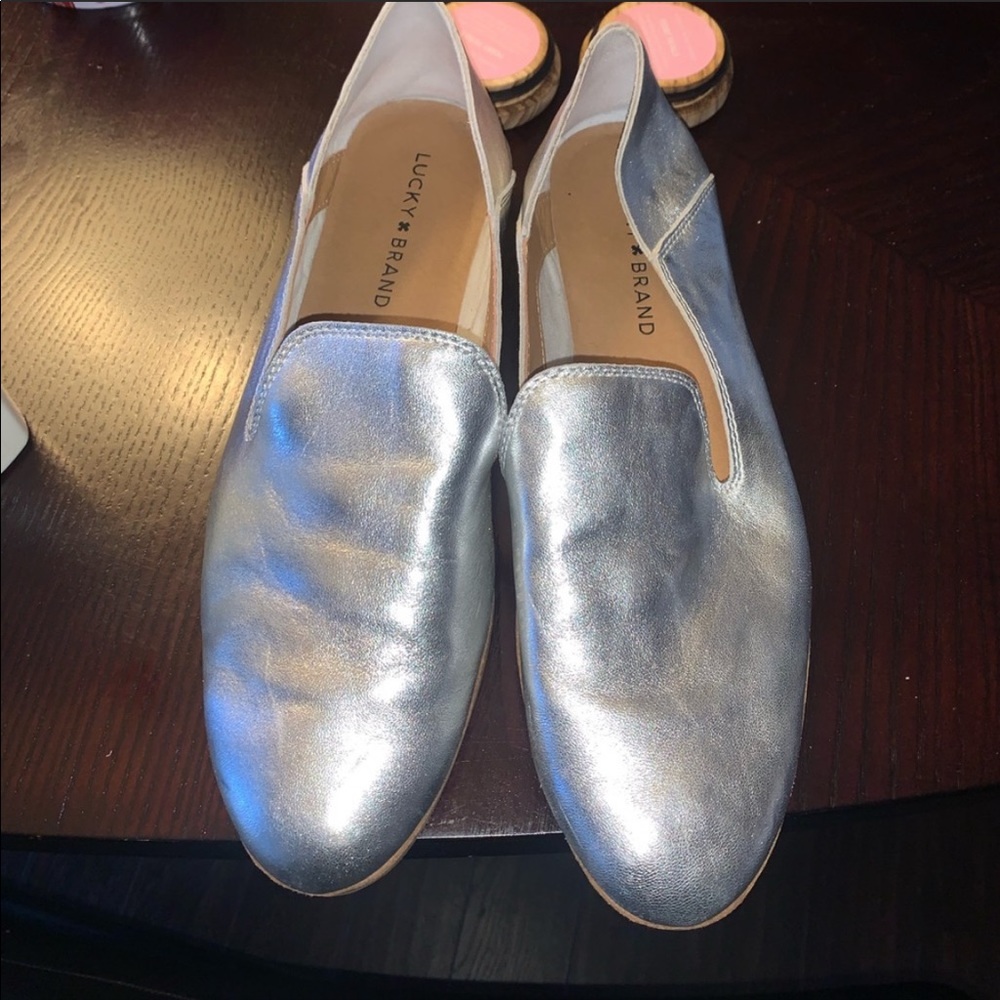 Lucky brand slid ons - silver